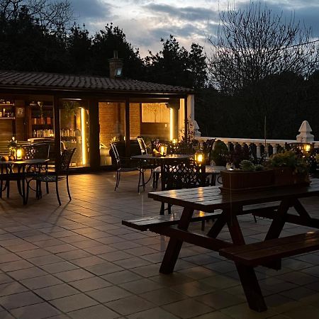 Posada La Vieja Escuela La Revilla  Bagian luar foto